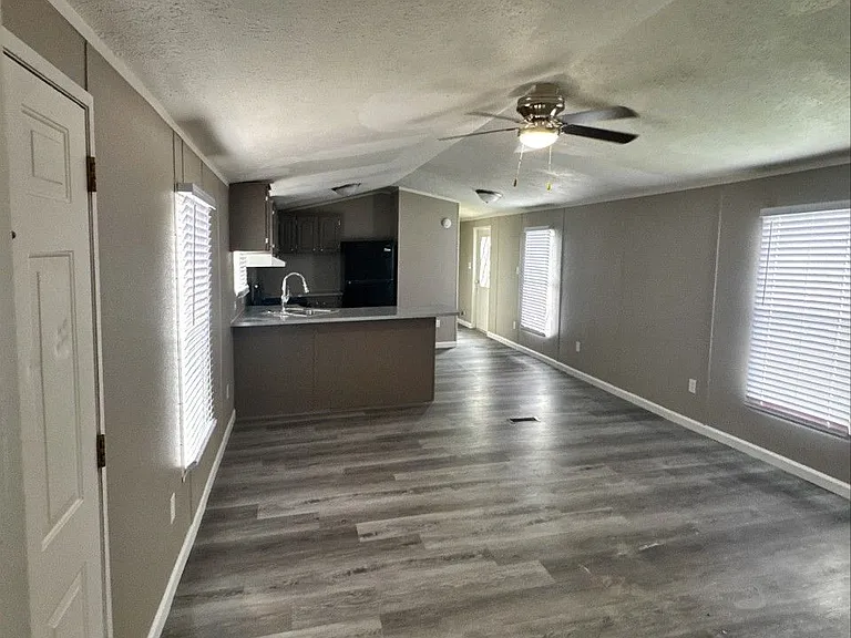 Five Seasons Davenport — Photo 10