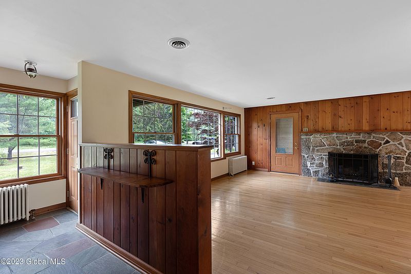 4th image of 284 New Salem Road