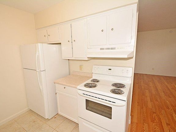 2nd image of 3005 N Webster Ave #6A