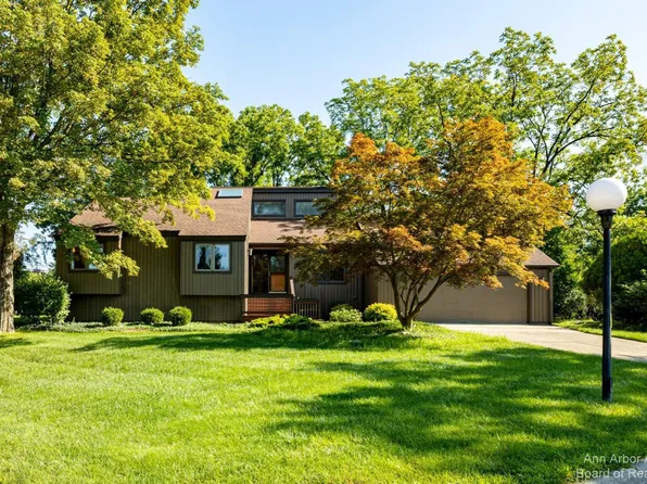 3720 Tremont Ln, Ann Arbor, MI 48105