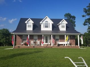 372 W L White Ln, Red Boiling Springs, TN 37150