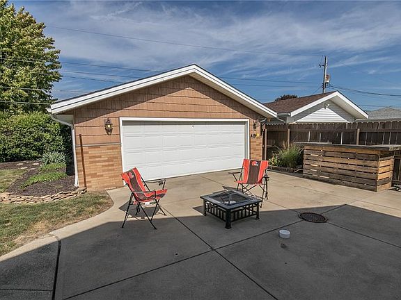 4th image of 181 E Parkleigh Dr