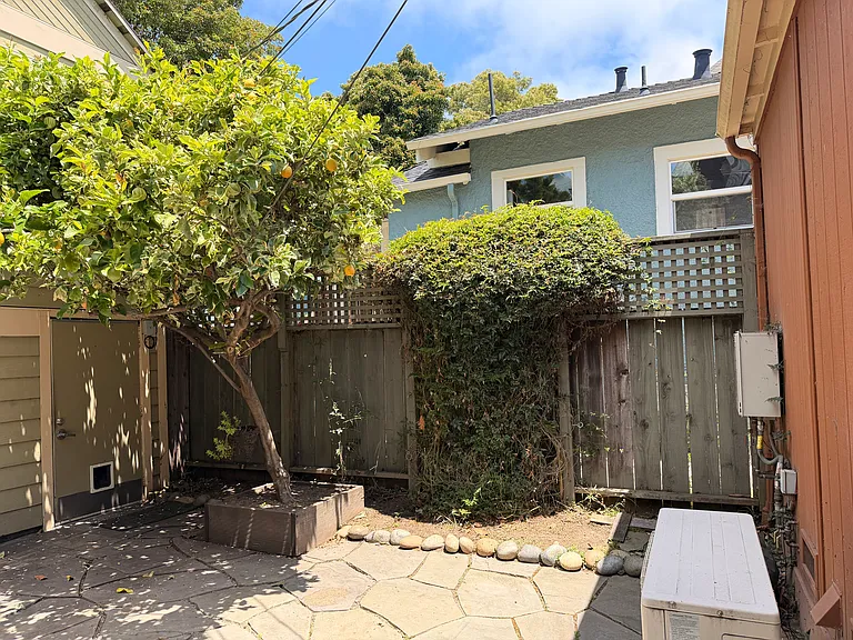 734 46th St — Photo 27