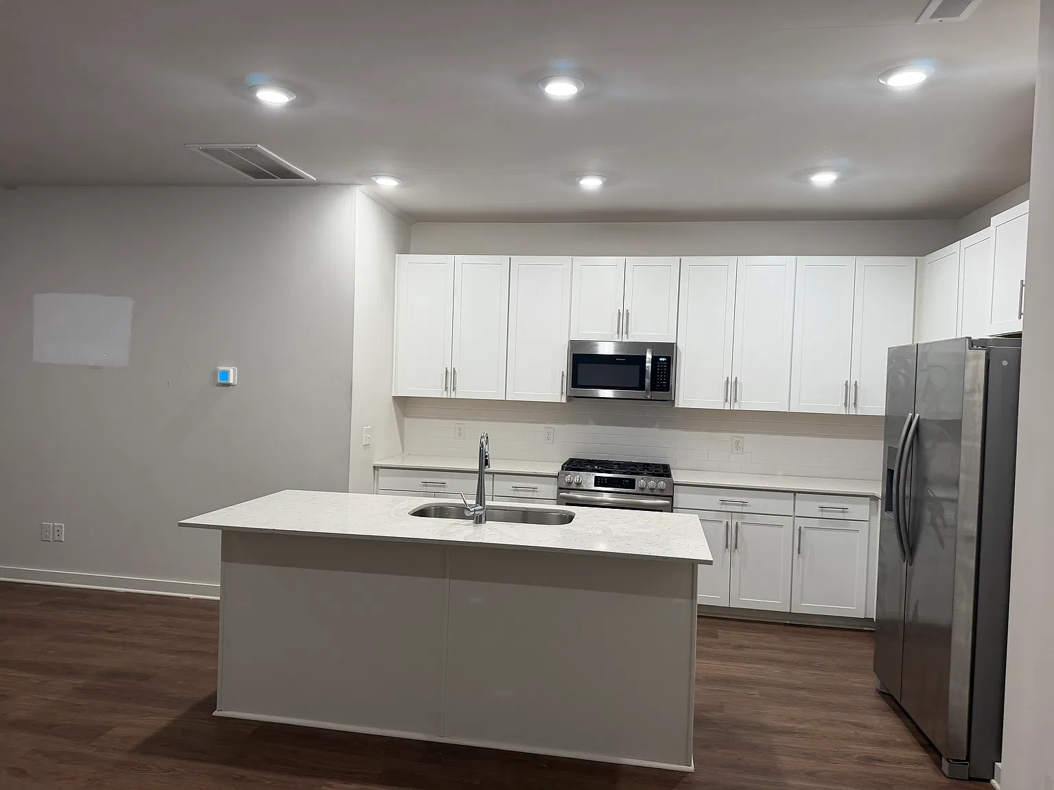 2710 Fordham St — Photo 3