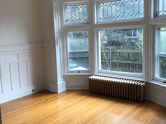 3rd image of 226 Linwood Ave #3