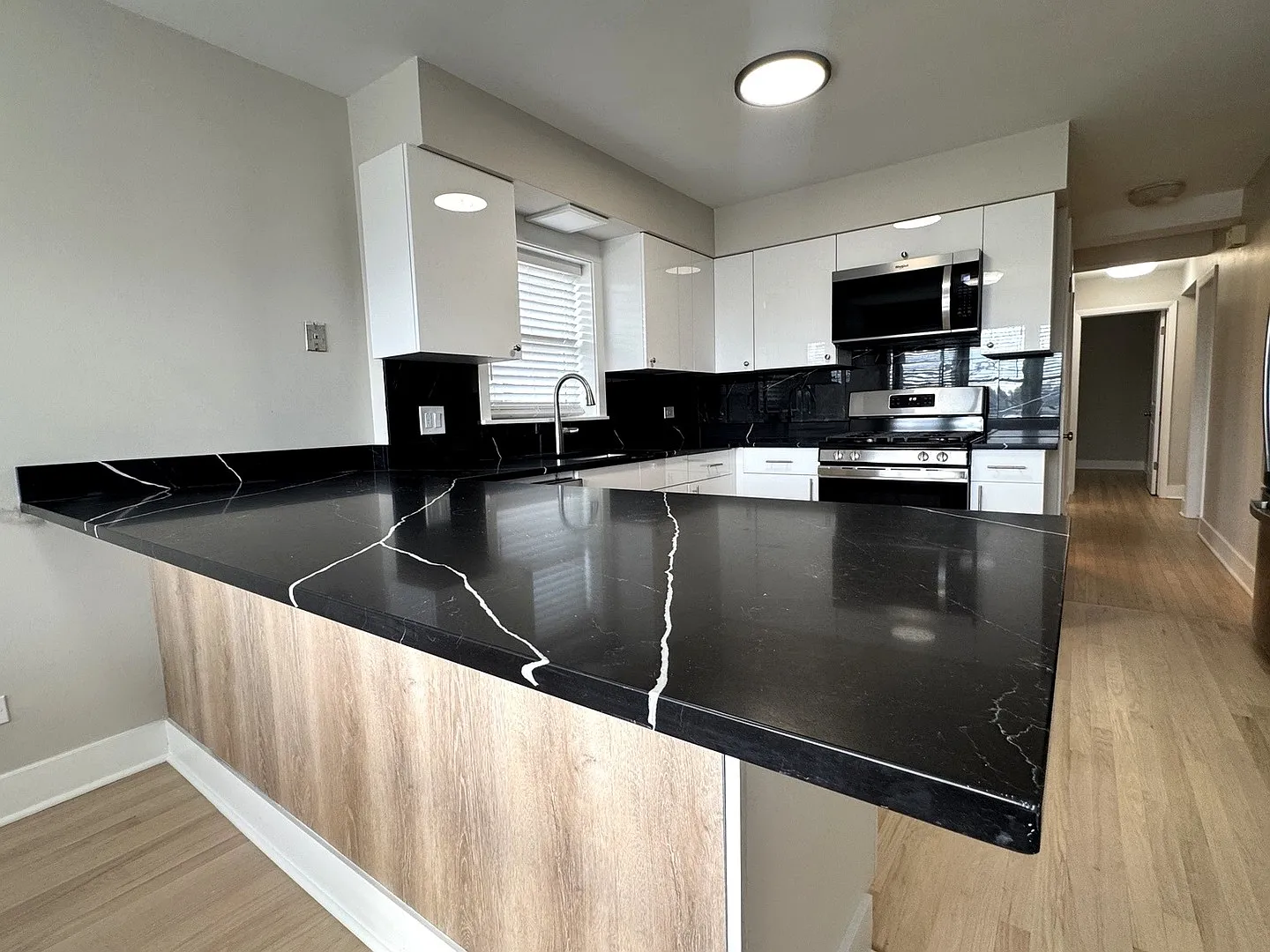 3 bed, 1.5 bath, 1500 sqft, $2,800 — Photo 4