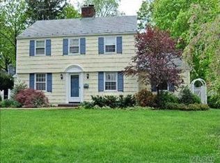 8 Alden Ln, Port Washington, NY 11050