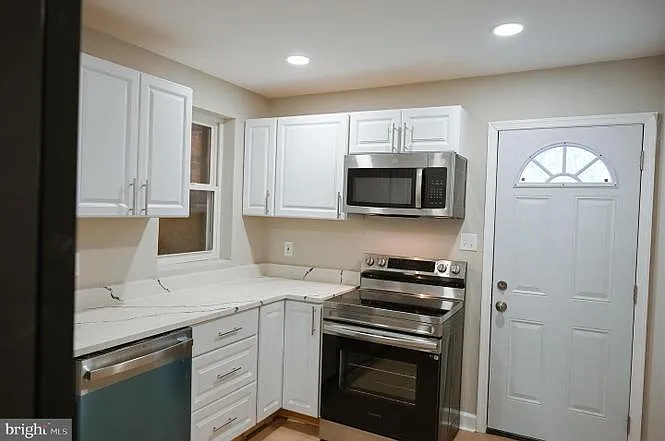 2214 E Fayette St — Photo 22