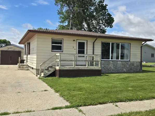 14 S 4th St, Wishek, ND 58495