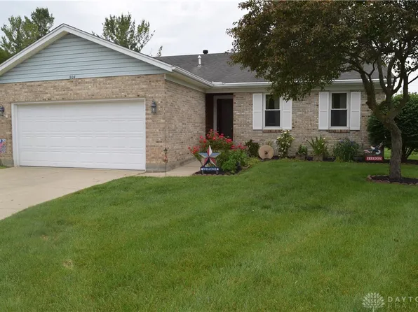 804 Spring Lake Cir, Enon, OH 45323