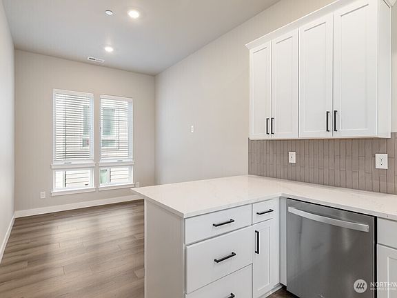 3rd image of 6611 S 128th Street
