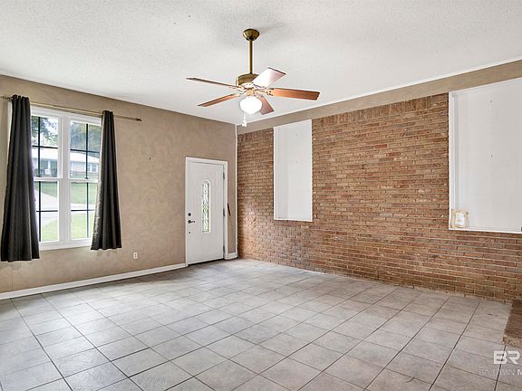 4th image of 61 Hillside Ln