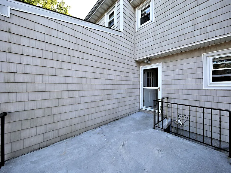 33 Summit Ave — Photo 13