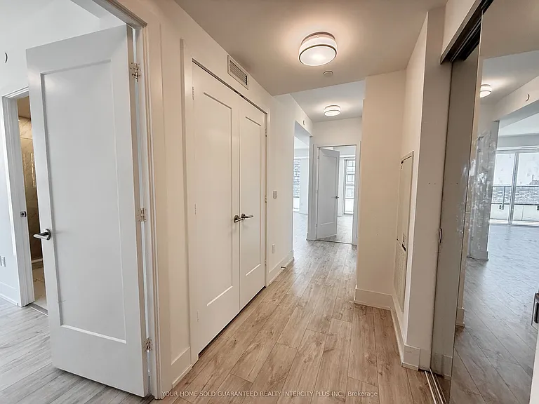10 Inn On The Park Dr #1804 — Photo 2