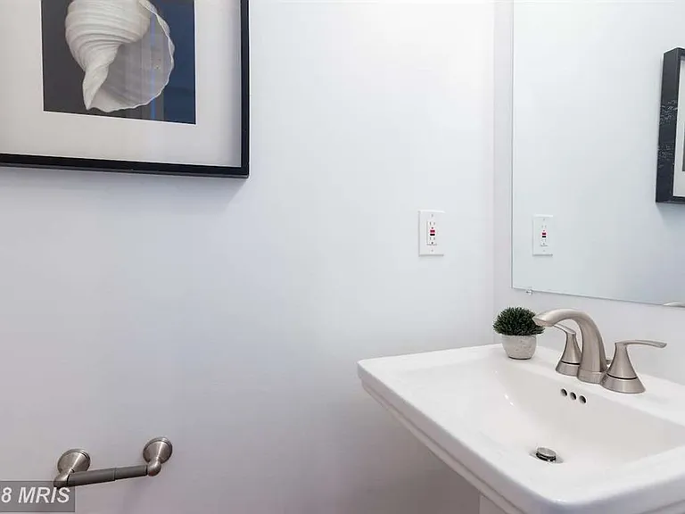 1311 H St NE #2 — Photo 8