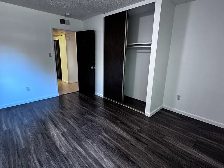 Alvarado Parkside — Photo 19