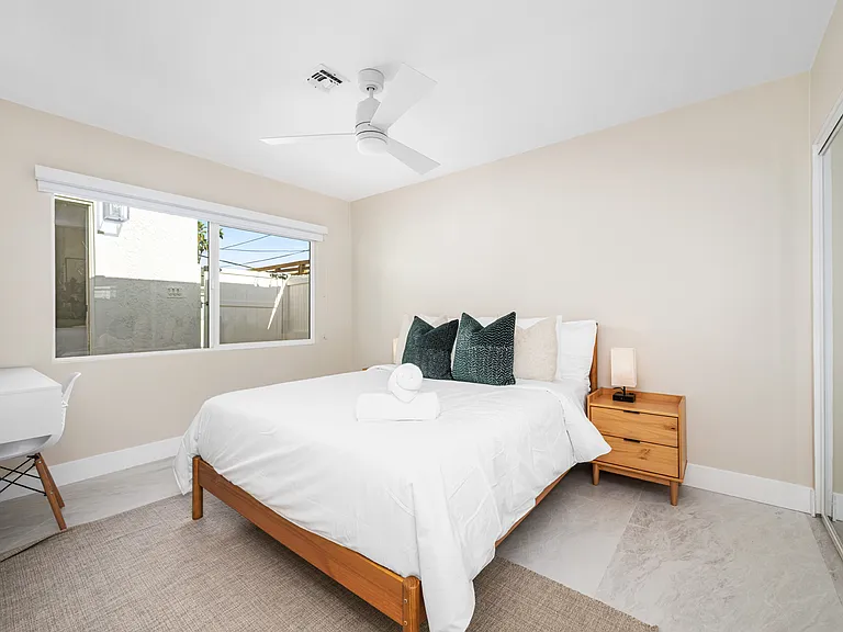1211 Seal Way #B — Photo 23