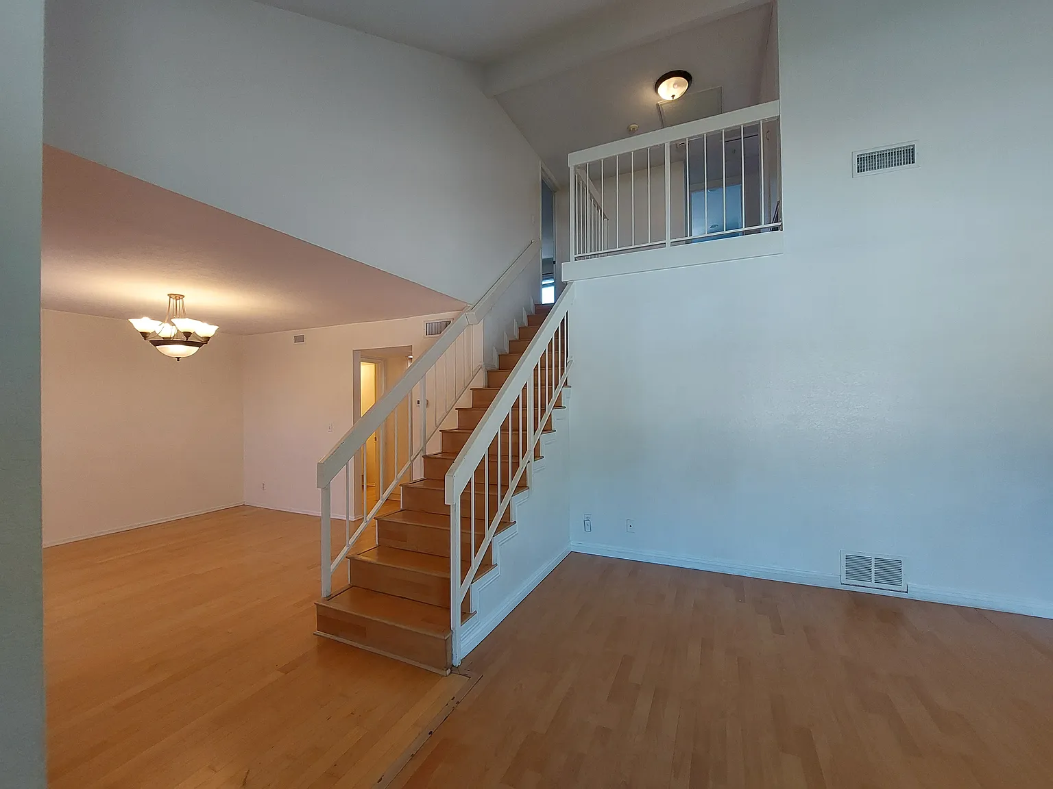 3 bed, 2.5 bath, 1686 sqft, $3,850 — Photo 3