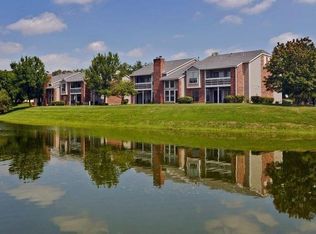 31 Stirling Ln APT 1725, Willowbrook, IL 60527