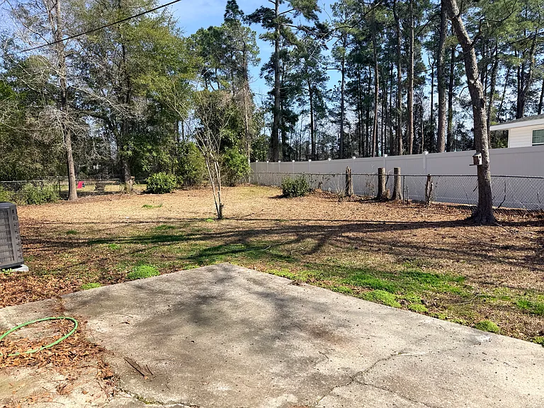 1206 Lakeside Dr — Photo 17