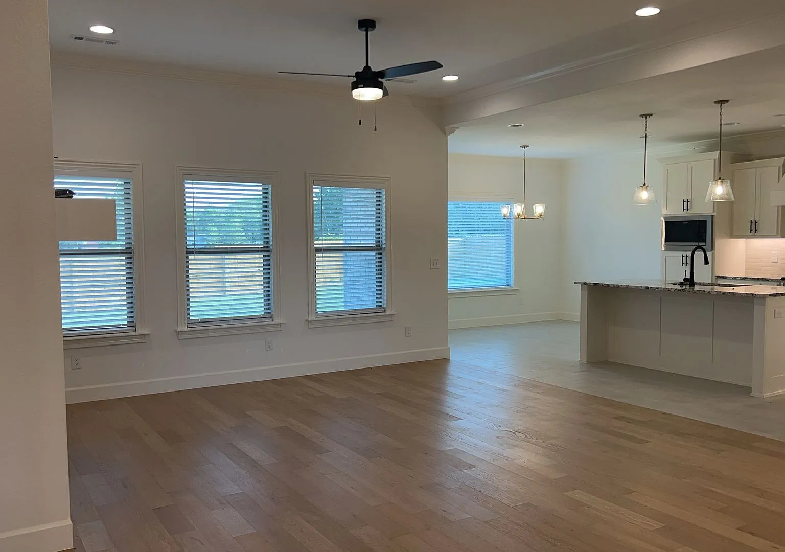 Beautiful new build - available NOW — Photo 2