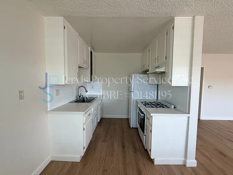 8037 Stewart And Gray Rd #8 — Photo 3