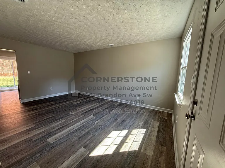 1902 Yeager Ave NE #4 — Photo 5