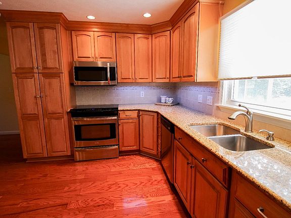 5th image of 341 Brunswick Dr