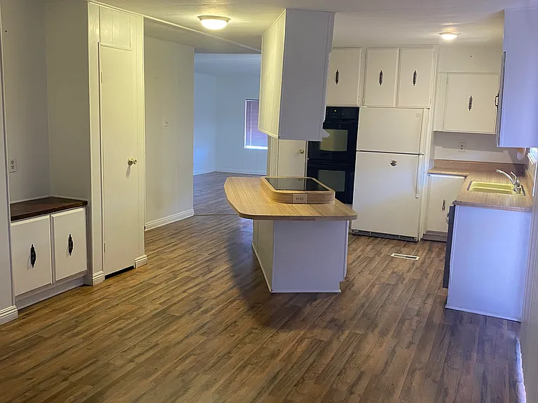 631 Terrace Dr — Photo 3