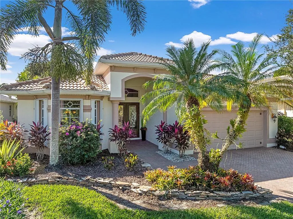 3 bed, 3.0 bath, 2422 sqft, $13,000 — Photo 2