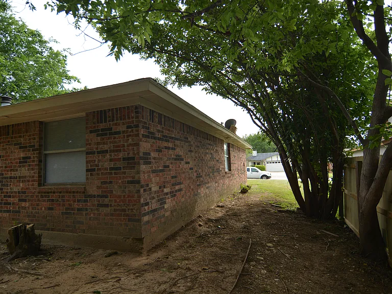 6809 Westglen Dr — Photo 19