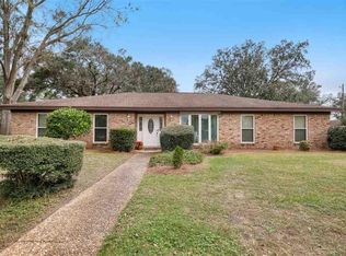 5908 Somerset Dr, Pensacola, FL 32526