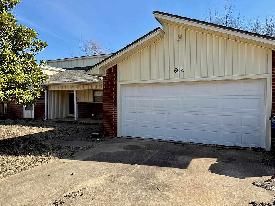 1st image of 602 Fieldcrest Dr