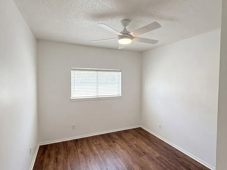 1263 Empire Ave — Photo 6