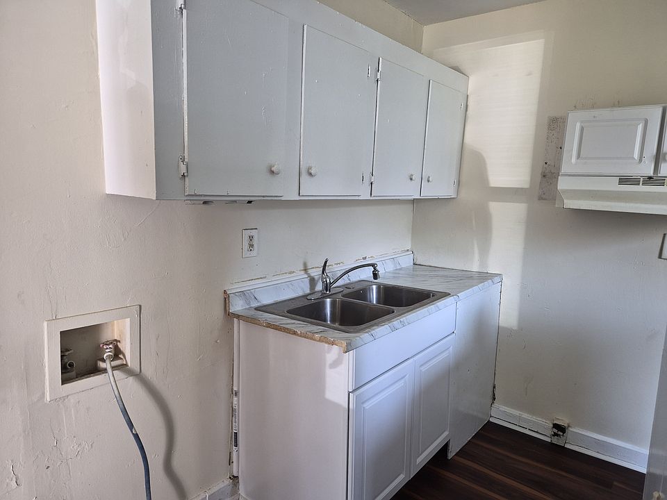 2nd image of 2609 Remington St