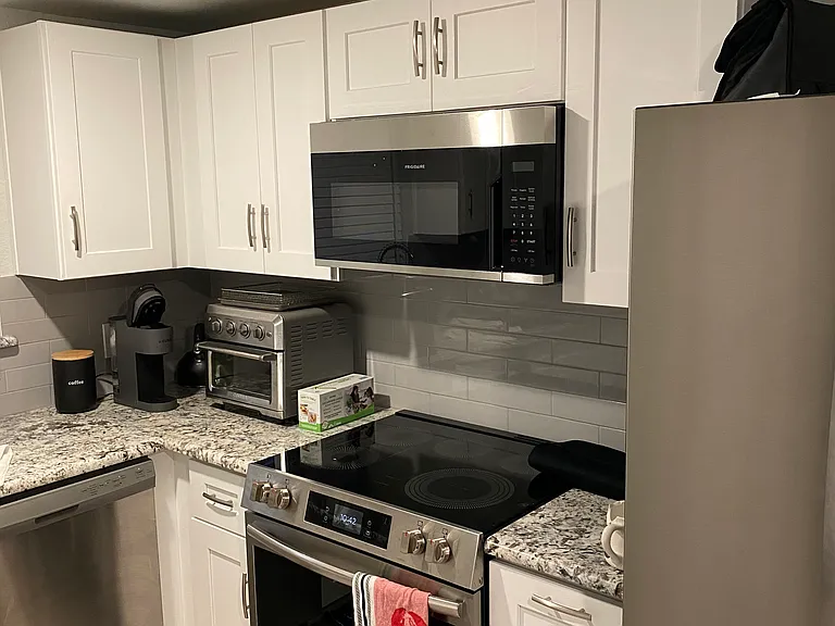 2715 Greene Ave — Photo 8