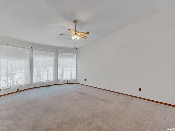 4th image of 227 Rothwell CRESCENT