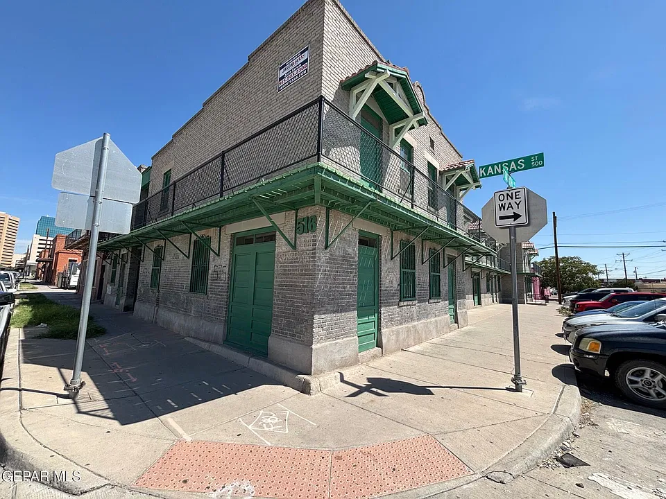 516 S Kansas St #207