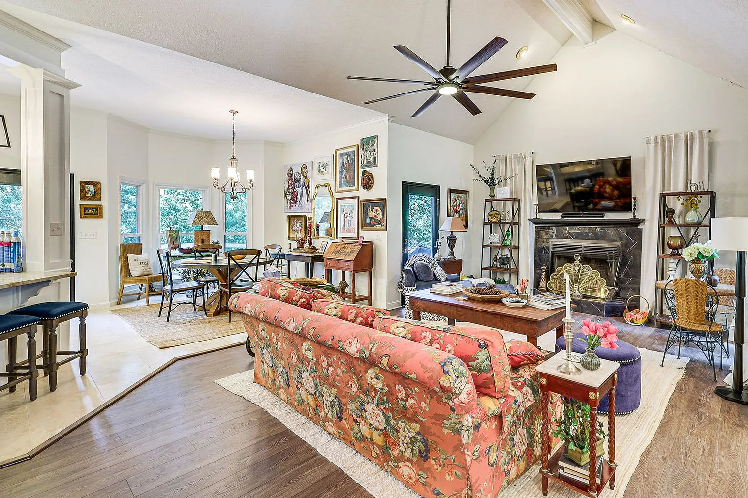 3 bed, 2.0 bath, 1991 sqft, $4,257 — Photo 4