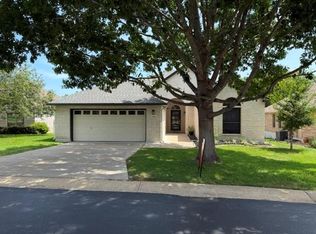 130 W Creekview Dr, Fredericksburg, TX 78624