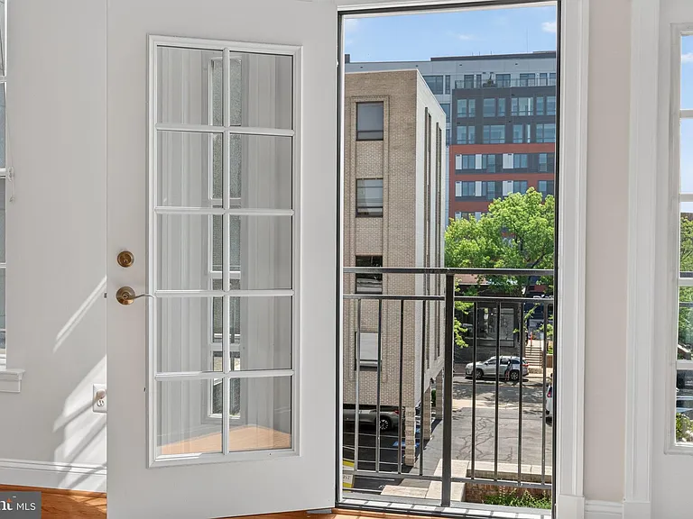 1023 N Royal St #205 — Photo 21