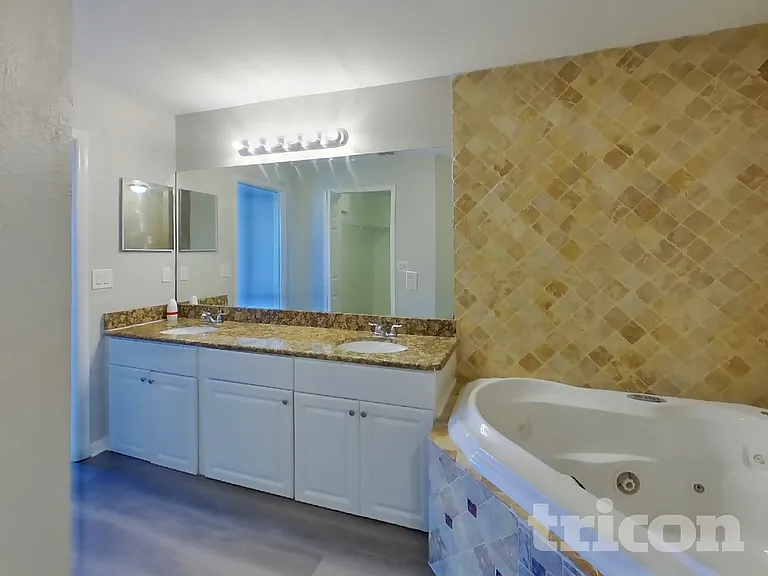 1044 Darlington Ct — Photo 9