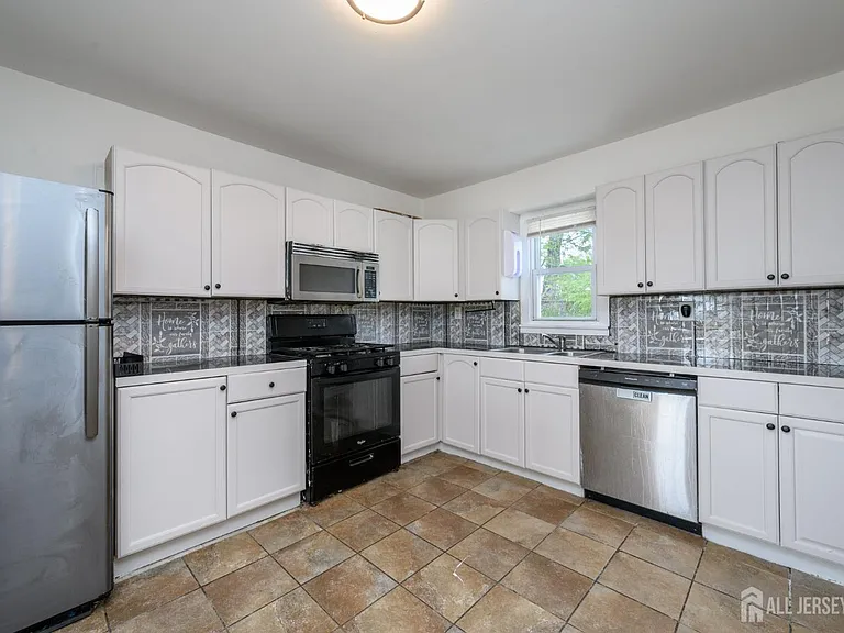 438 Belgrade St — Photo 13