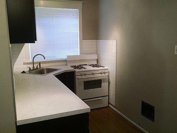 2nd image of 4526 Flora Ave