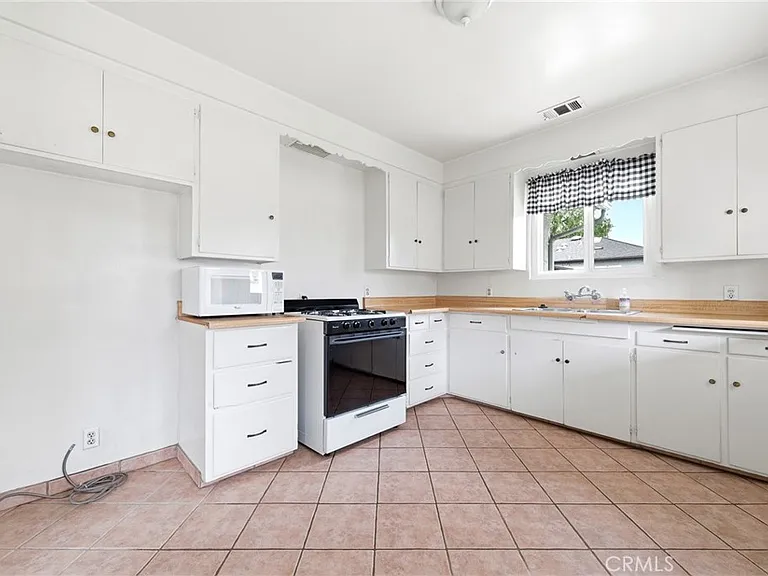6266 N Muscatel Ave — Photo 17