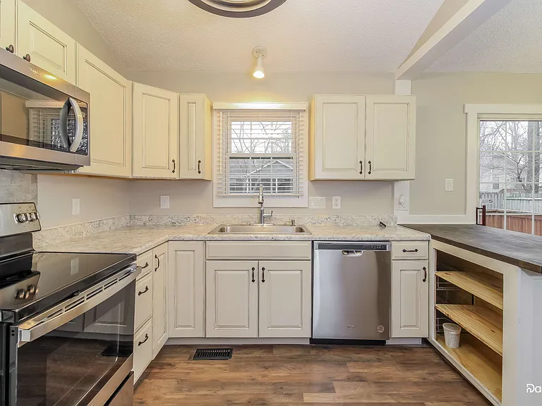 2601 Darden Rd — Photo 4