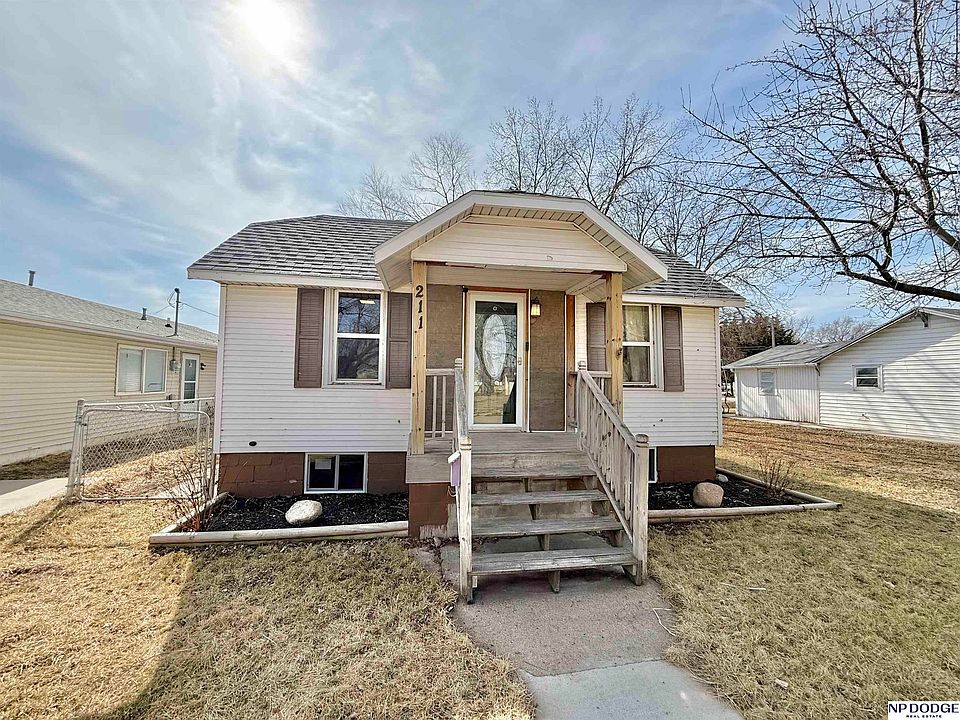 1st image of 211 Adams Ave