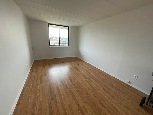 Rented by Metropolis International Realty Inc. | media 6