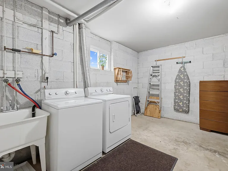 8350 Glastonbury Ct — Photo 31