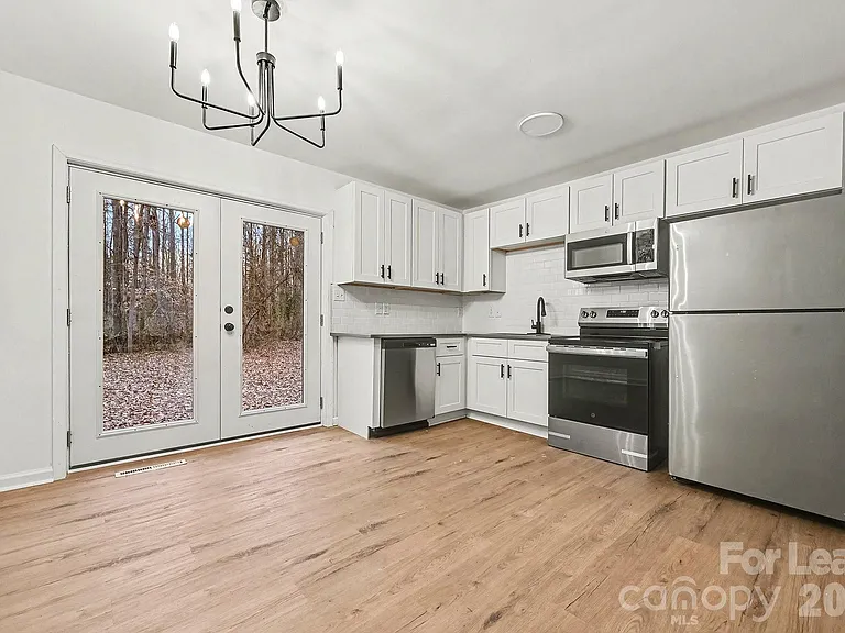 5003 Lakecrest Dr — Photo 8